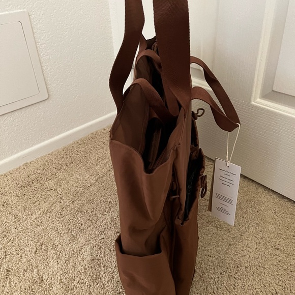 NWT BEIS Sports Carryall Bag in Maple - Picture 8 of 11